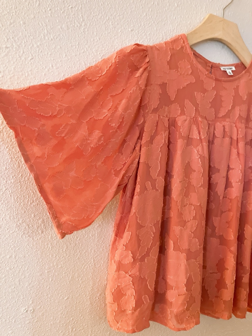 Evereve En Crème floral jacquard babydoll Puff Sleeve Coral Blouse Small Flowy - Picture 3 of 10